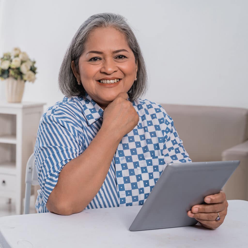 women-entrepreneurs-using-tablet