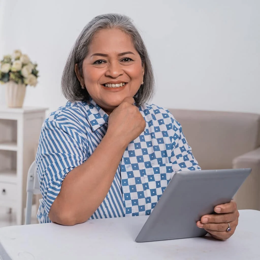 women-entrepreneurs-using-tablet